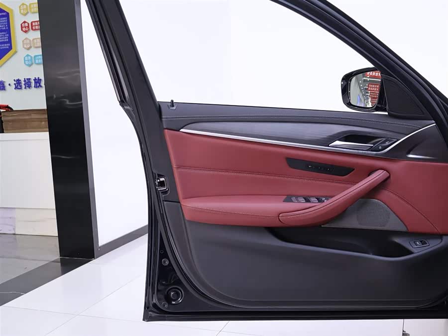 Used BMW THE5 2023 2.0L AT