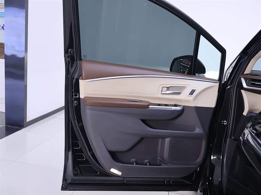 Used Toyota Granvia 2022 2.5L CVT
