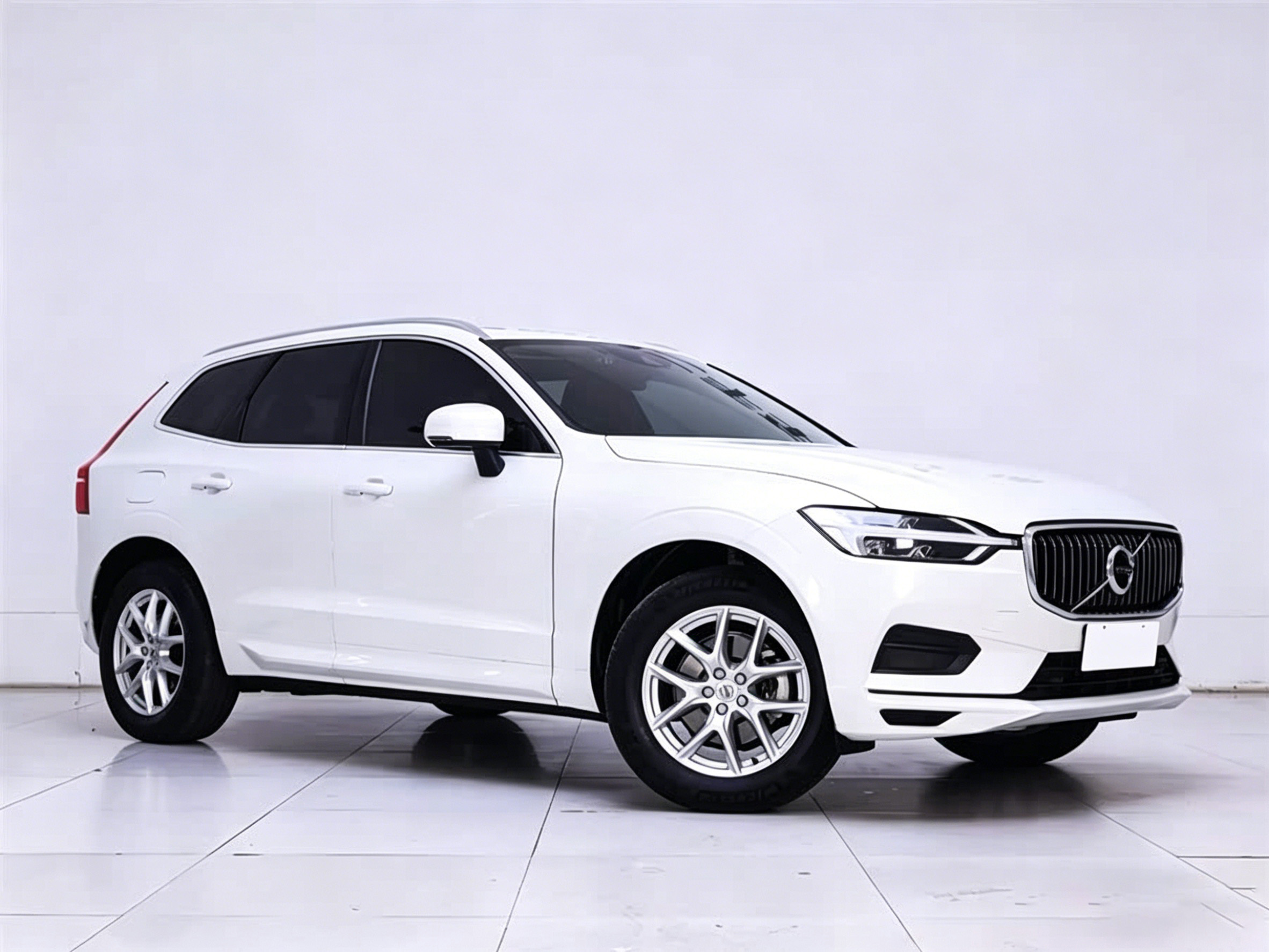 Used Volvo XC60 2017 2.0L AT