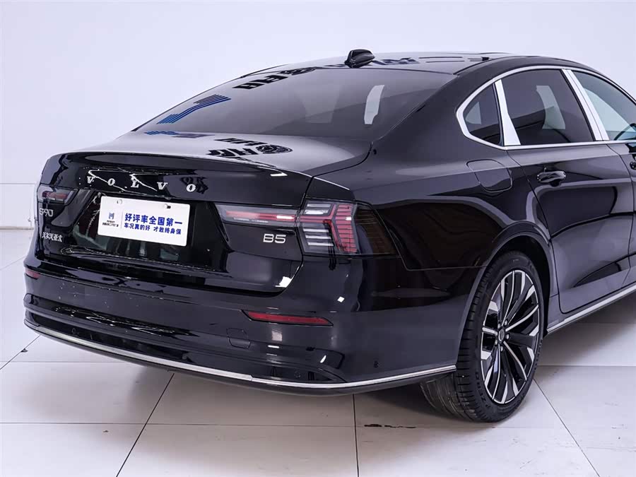 Used Volvo S90 2025 2.0L AT
