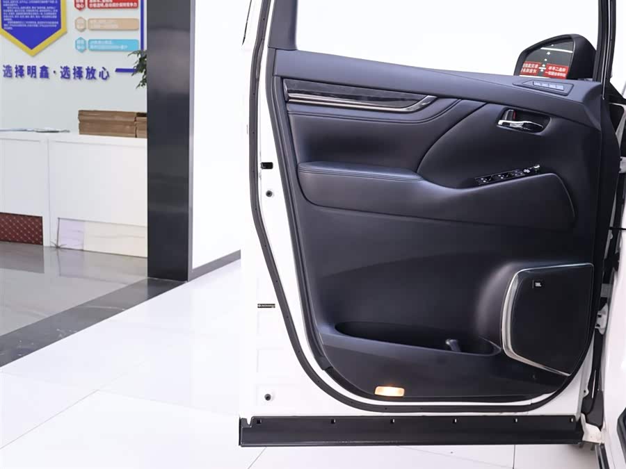 Used Toyota Vellfire 2019 2.5L CVT