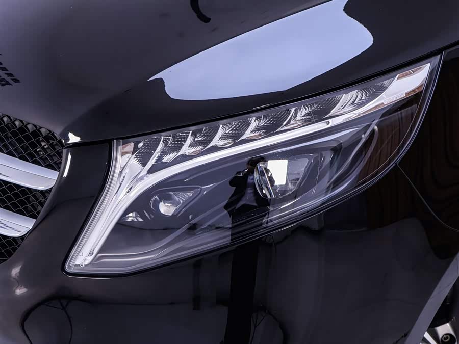Used Mercedes-Benz V-Class 2022 2.0L AT
