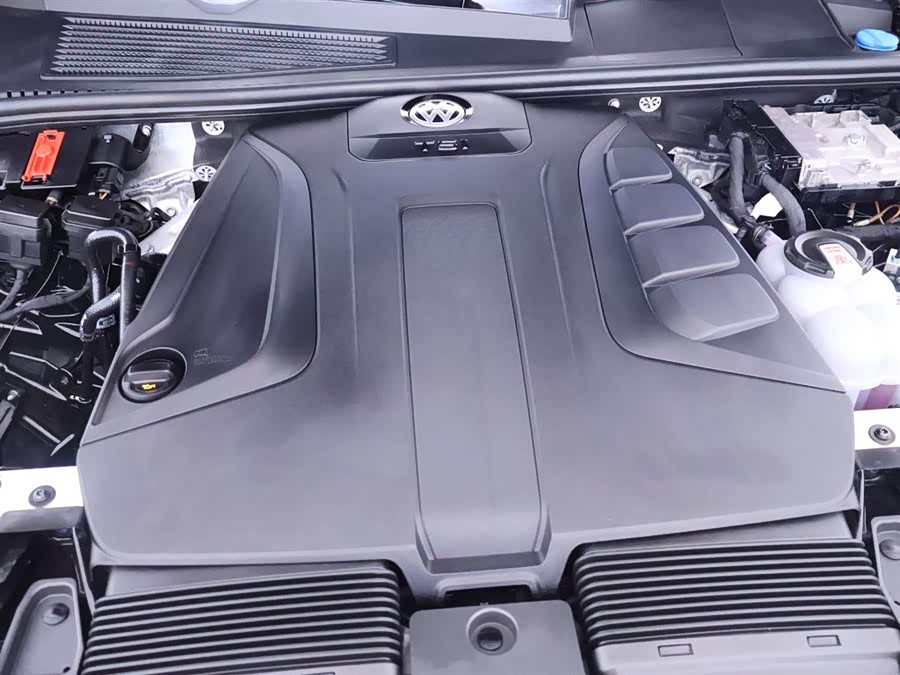 Used Volkswagen Touareg 2025 2.0L AT