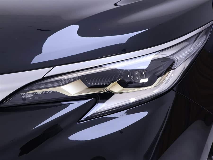 Used Toyota Granvia 2022 2.5L CVT