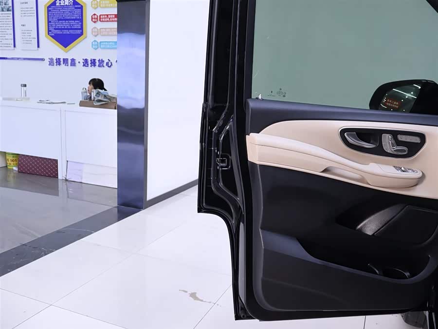 Used Mercedes-Benz V-Class 2022 2.0L AT