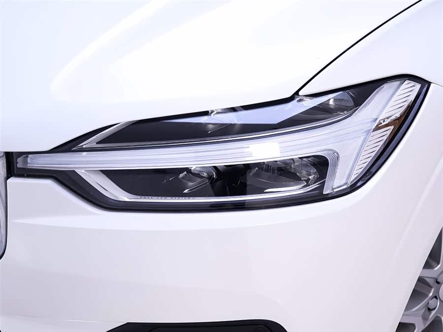 Used Volvo XC60 2017 2.0L AT