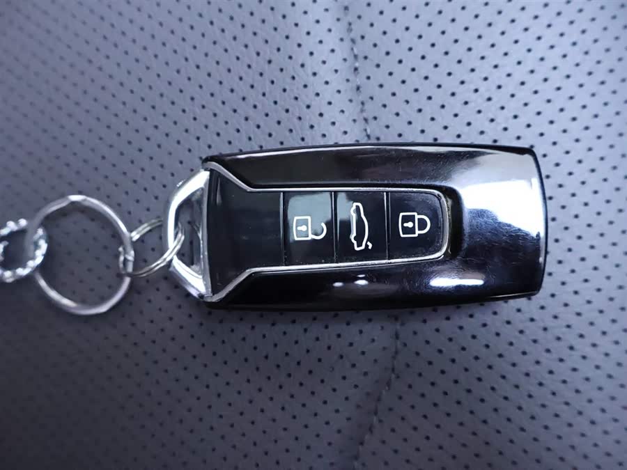 Used Volkswagen Touareg 2025 2.0L AT