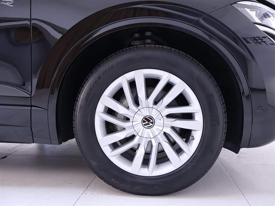Used Volkswagen Touareg 2025 2.0L AT