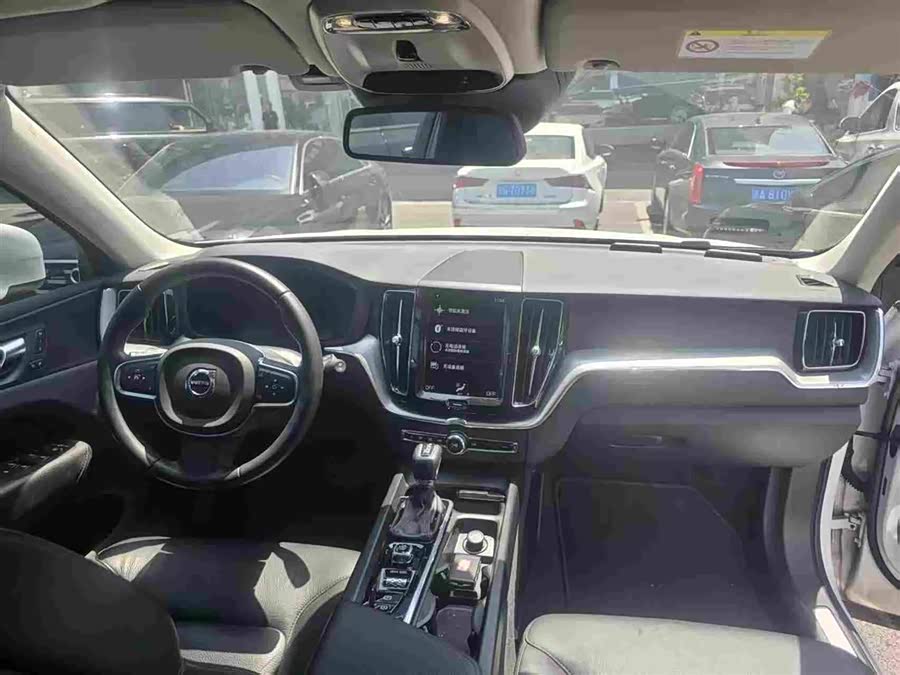 Used Volvo XC60 2019 2.0L AT