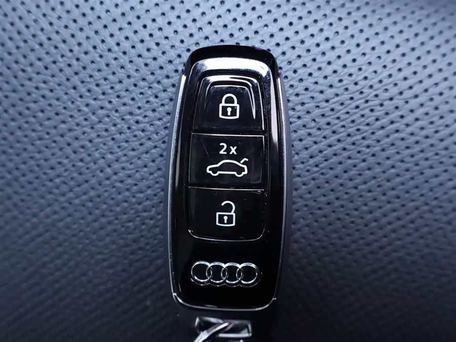 Used Audi Q8 2023 3.0L AT