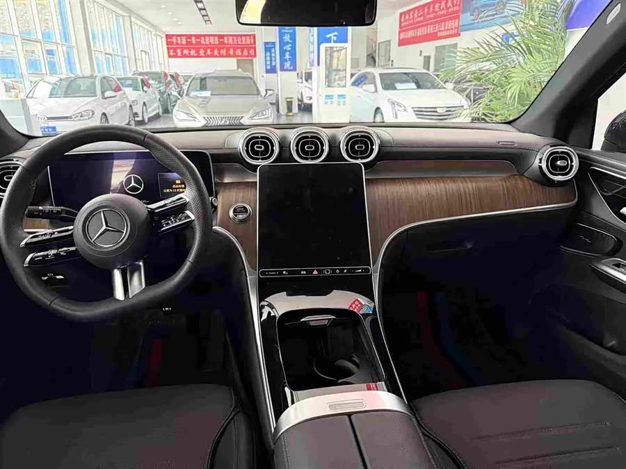 Used Mercedes-Benz GLC 2023 2.0L AT