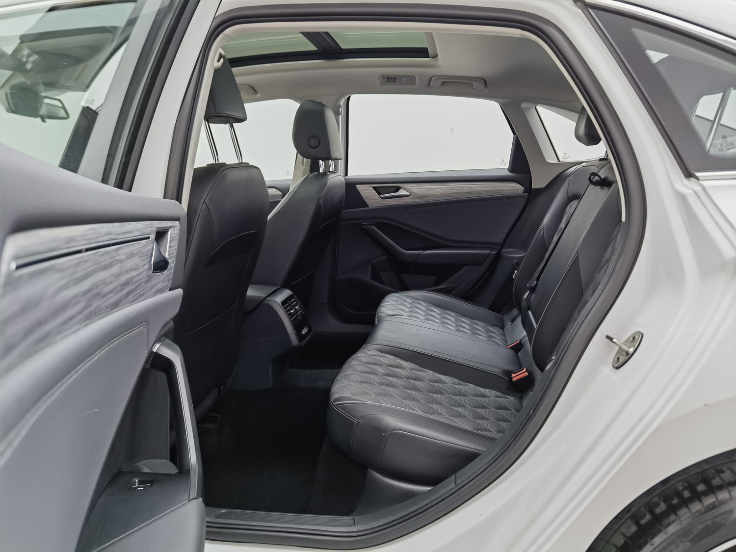 Used Volkswagen Sagitar 2023 1.5 AT
