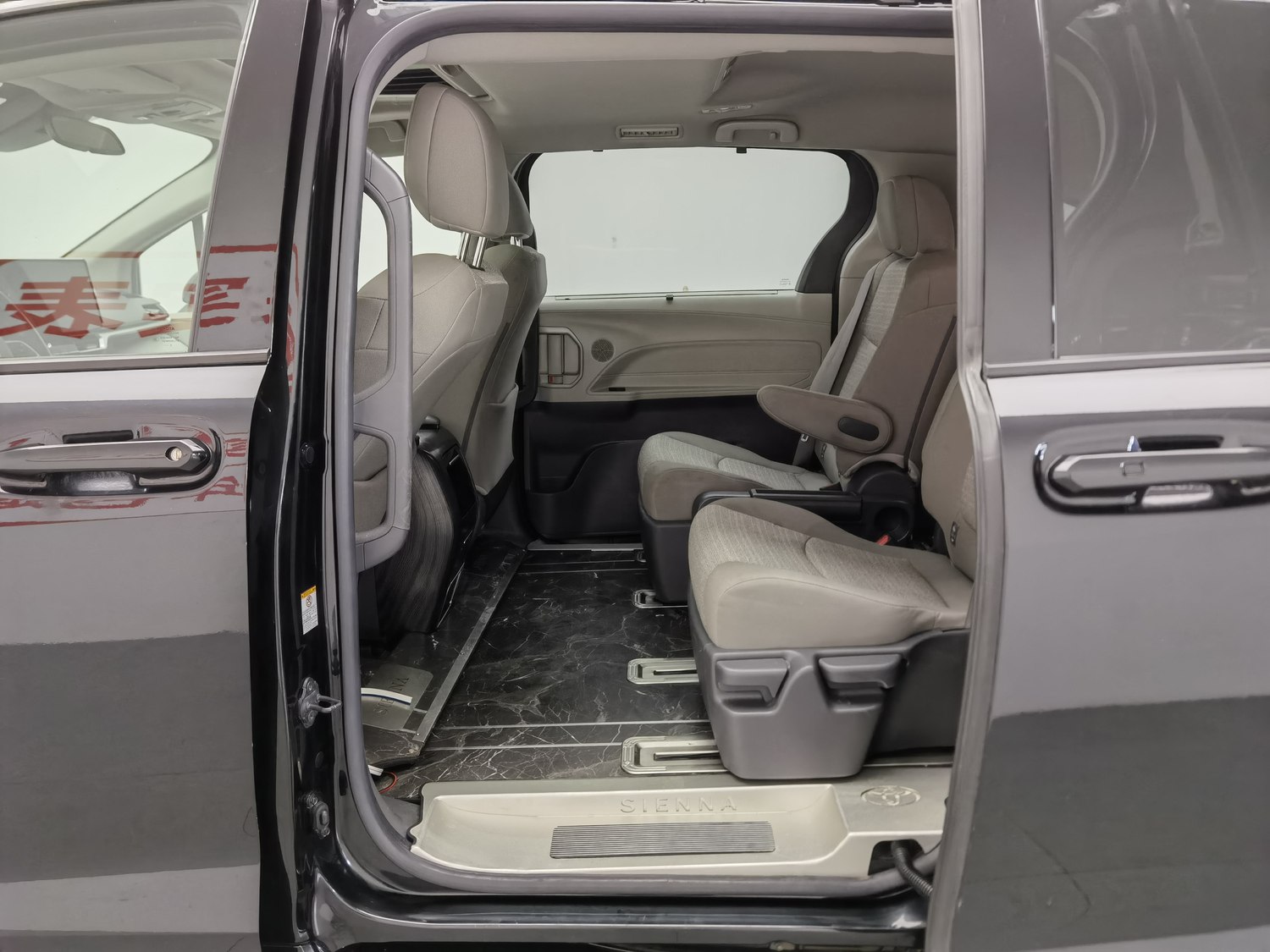 Used Toyota Sienna 2023 2.5 AT