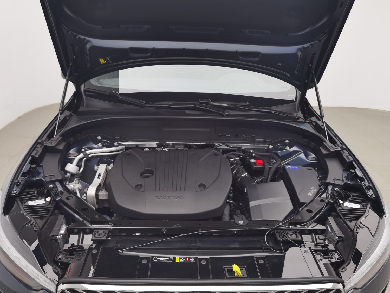 Used Volvo XC60 2026 2.0 AT