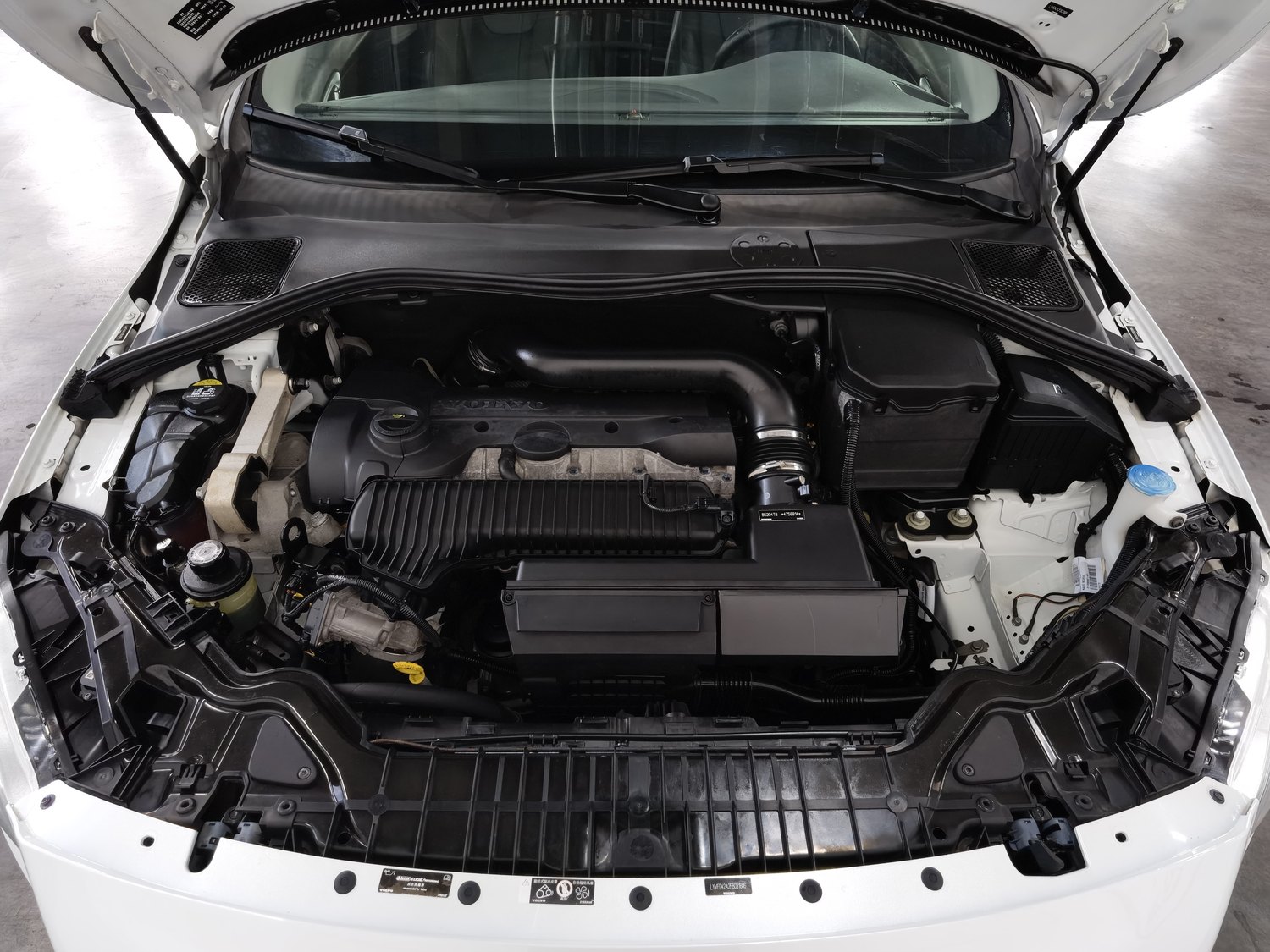 Used Volvo S60 2015 2.0 AT