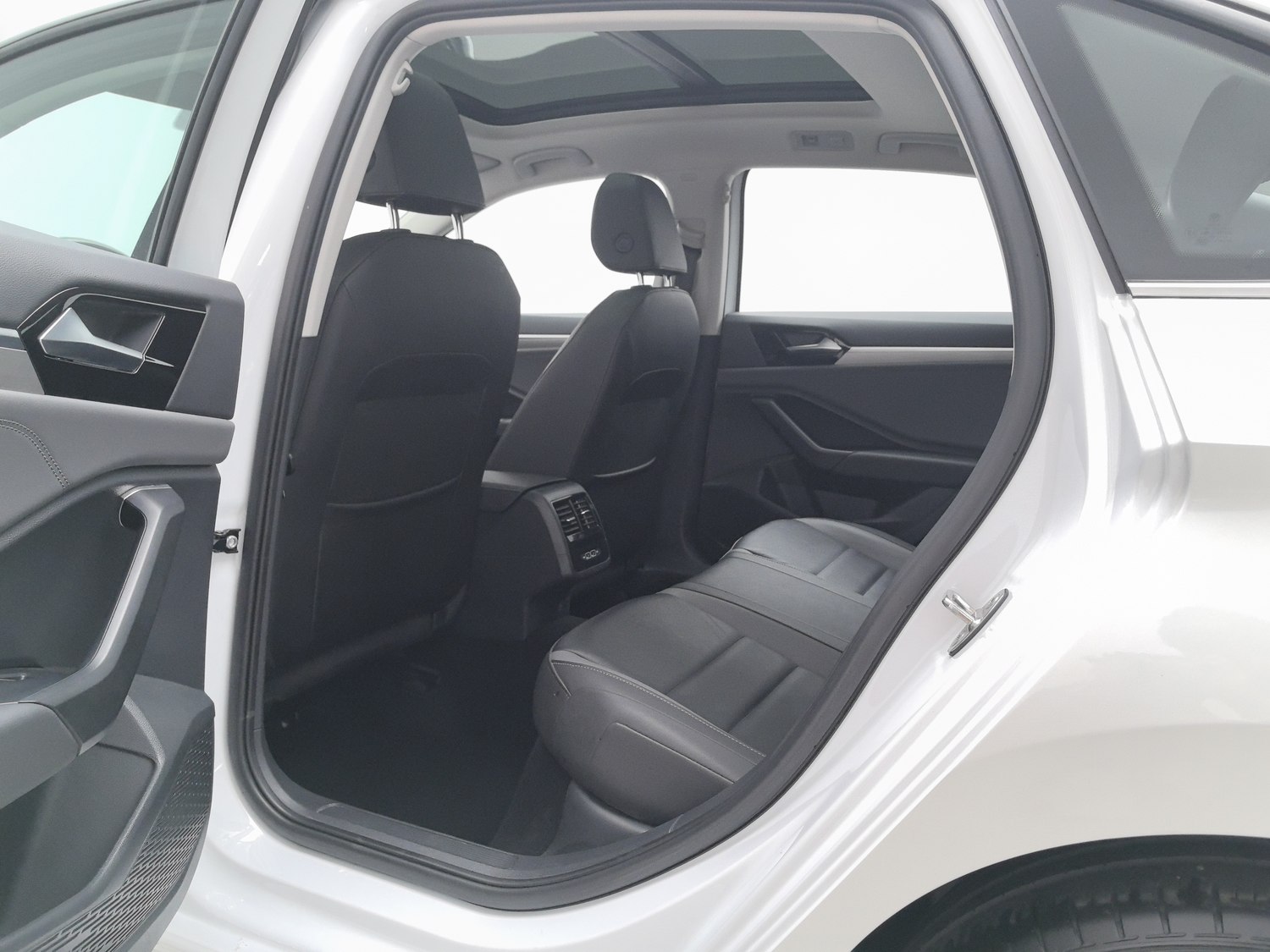 Used Volkswagen Sagitar 2020 1.4 AT