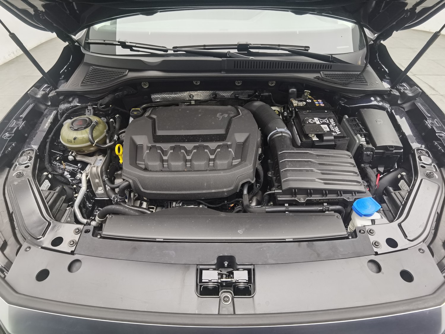 Used Volkswagen Passat 2025 2.0 AT