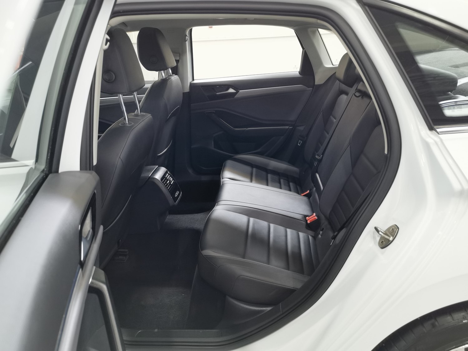 Used Volkswagen Sagitar 2020 1.4 AT