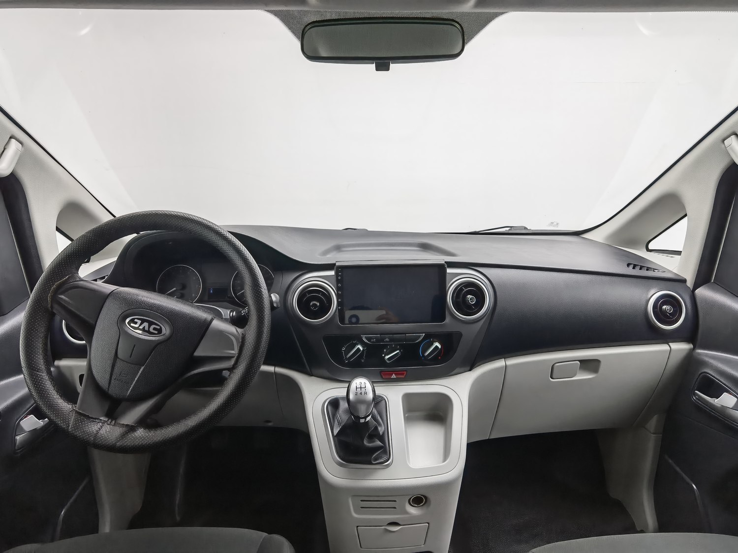 Used JAC Refine M3 2023 1.5 MT