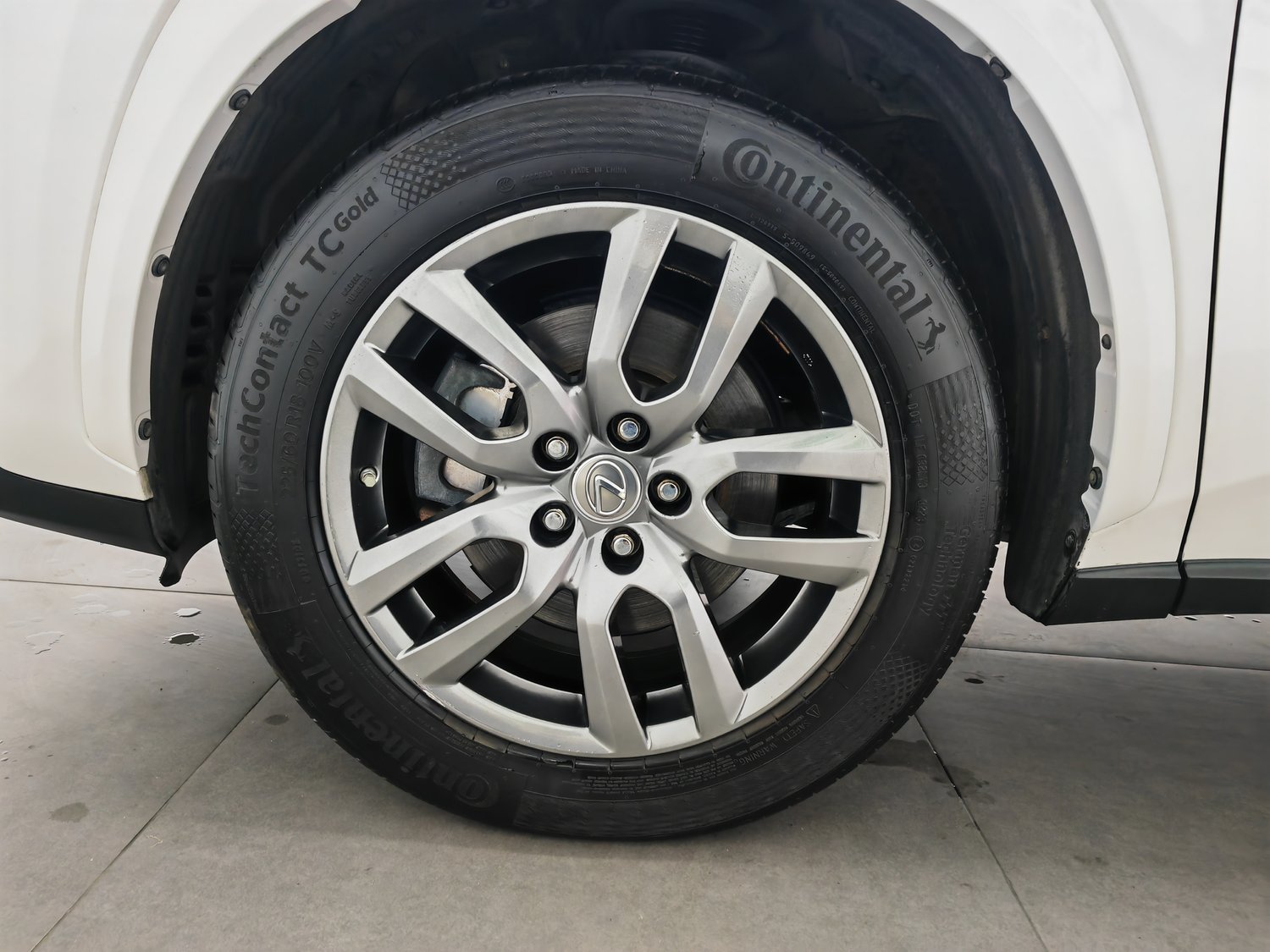 Used Lexus NX 2015 2.5 AT