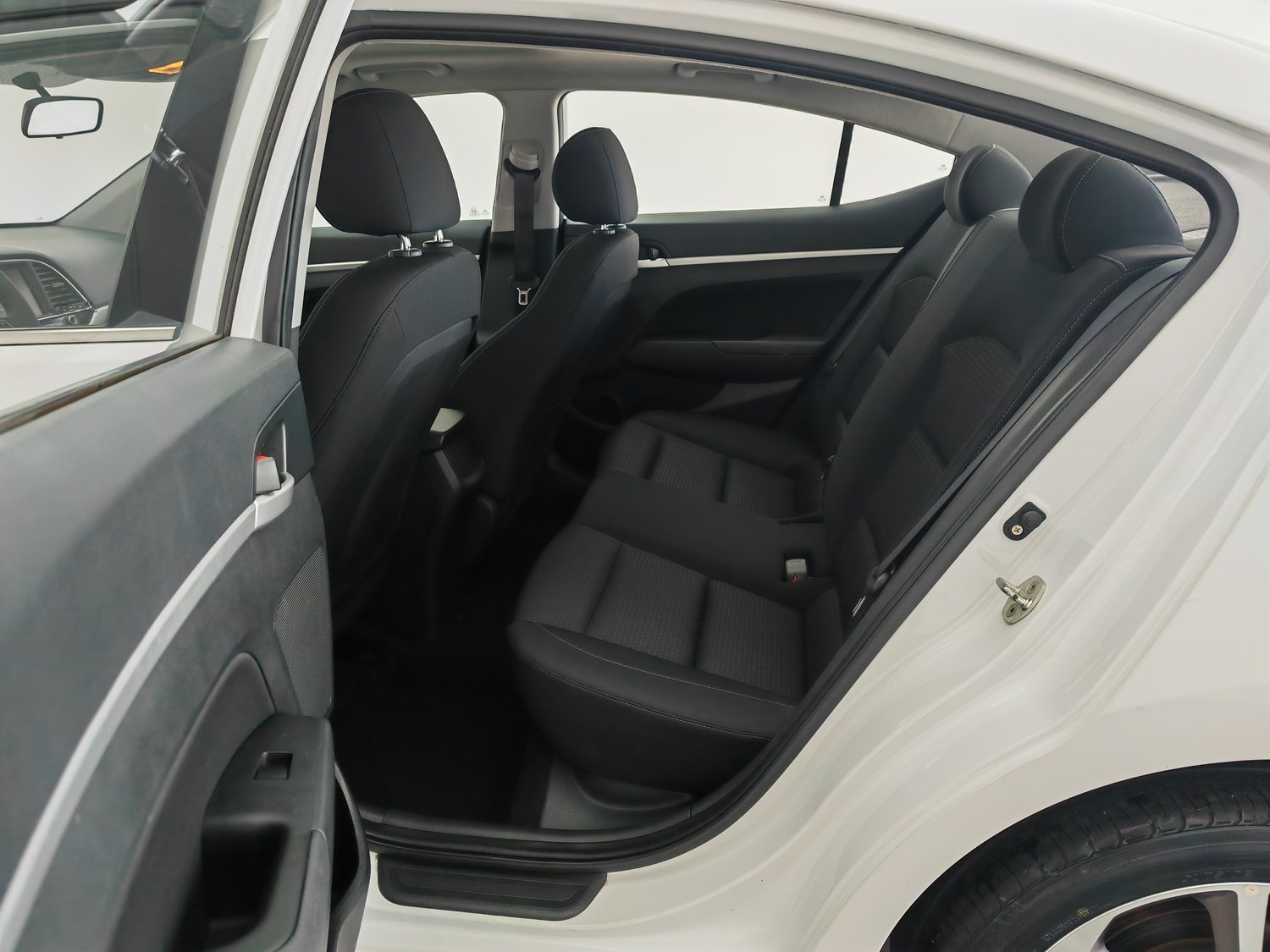 Used Hyundai Elantra 2016 1.6 AT