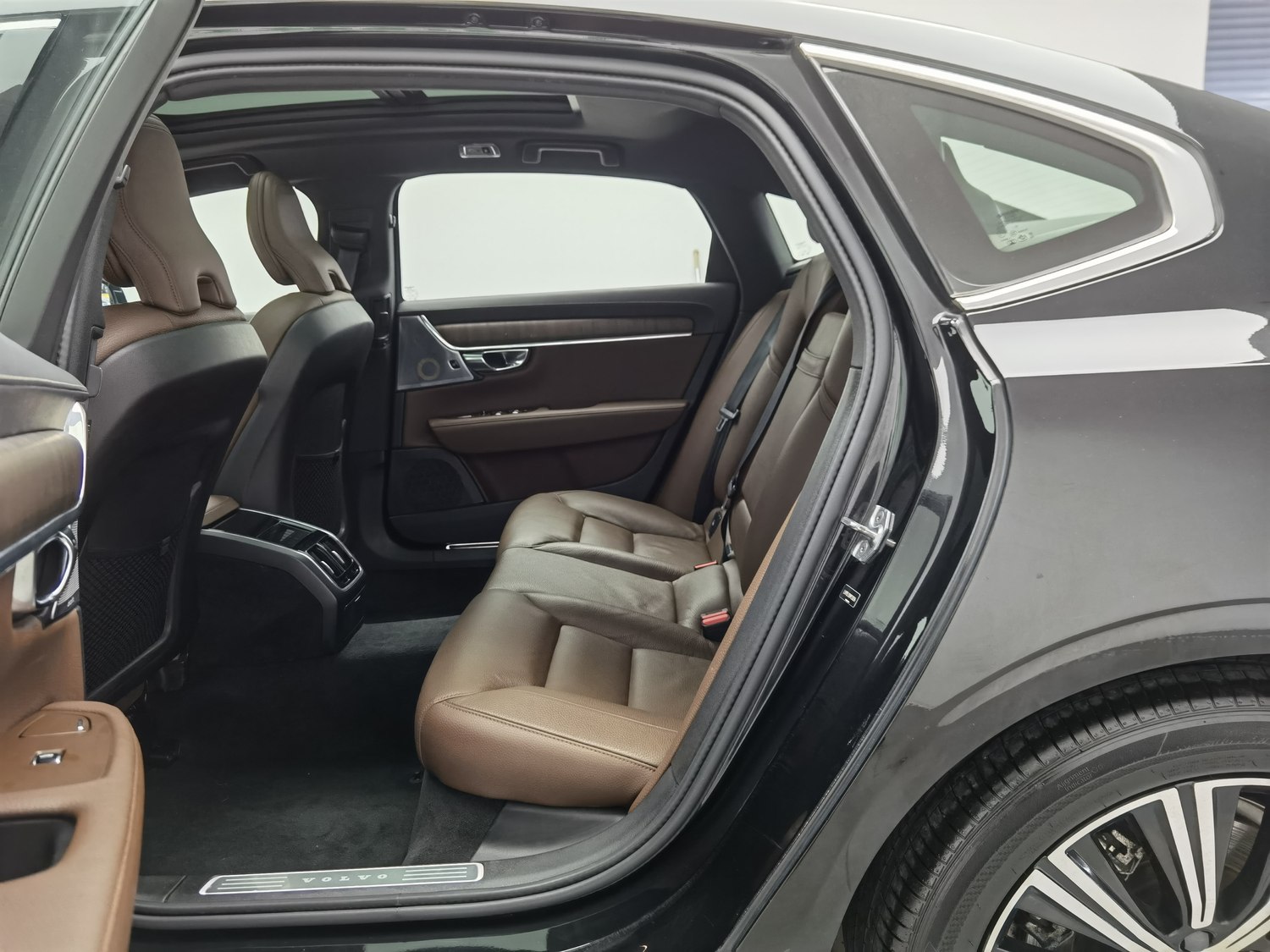 Used Volvo S90 2021 2.0 AT