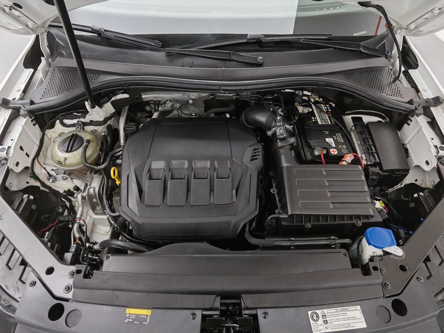 Used Volkswagen Tiguan L 2023 2.0 AT