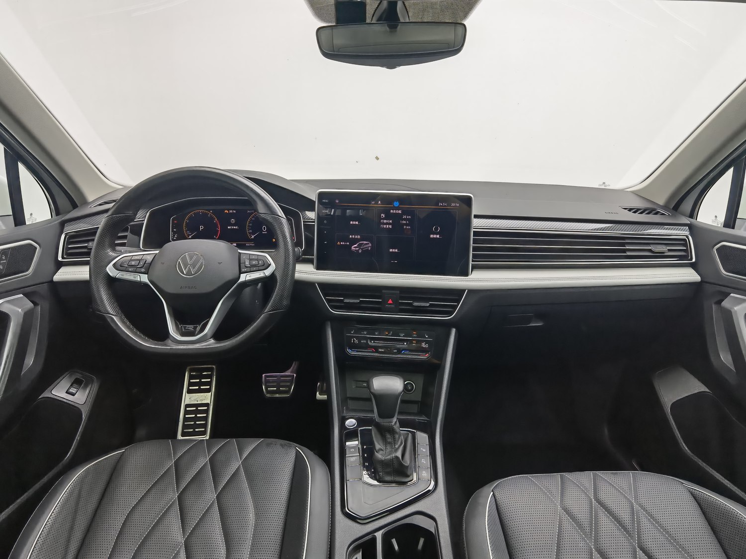 Used Volkswagen Tiguan L 2024 2.0 AT