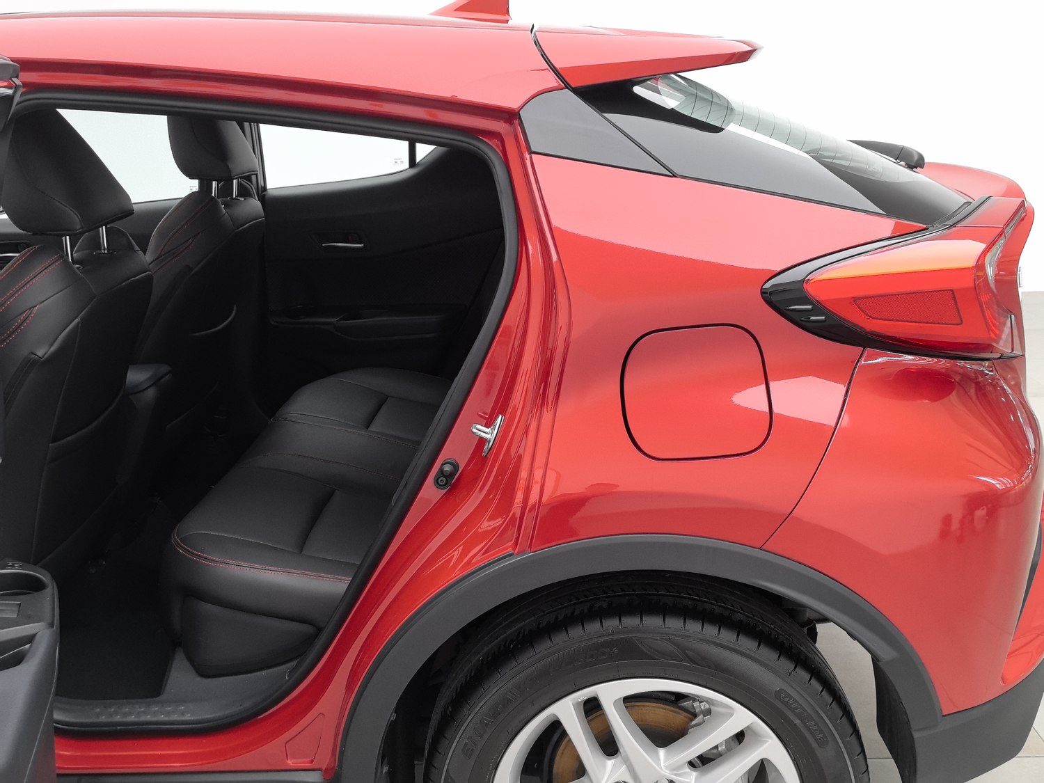 Used Toyota C-HR 2021 2.0 AT
