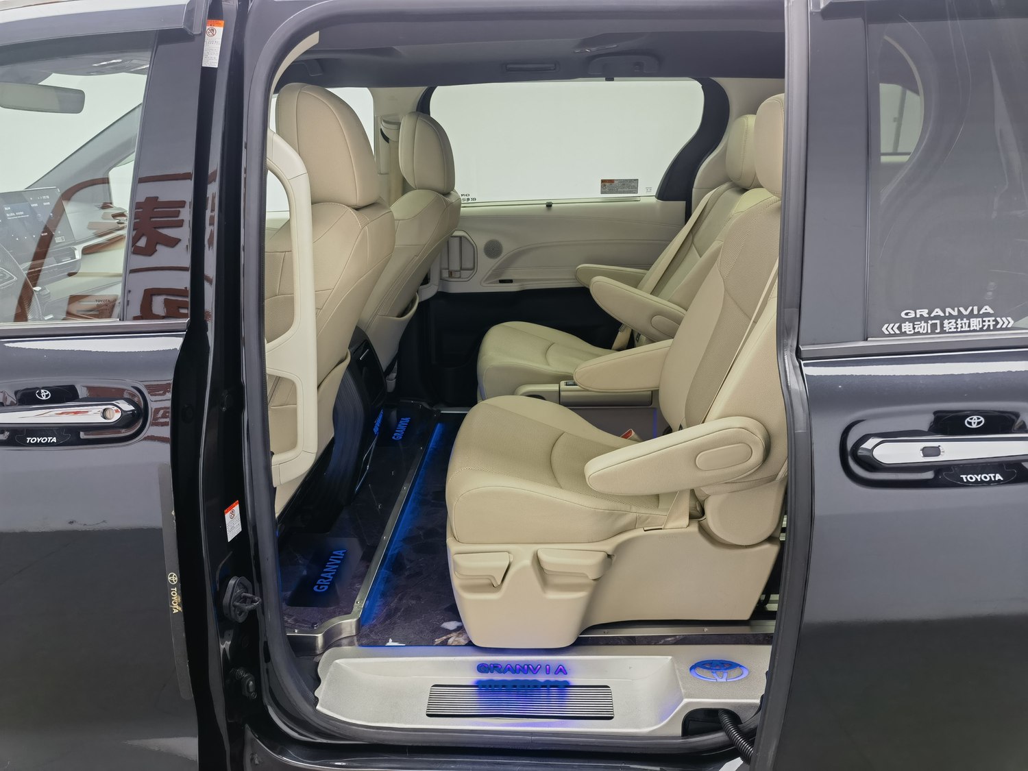 Used Toyota Granvia 2022 2.5 AT
