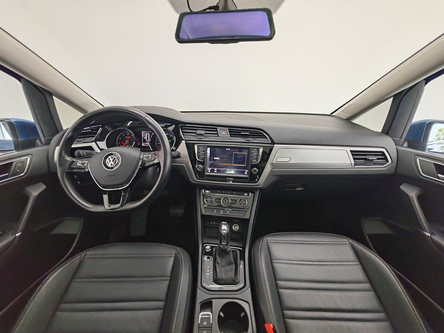 Used Volkswagen Touran 2018 1.4 AT