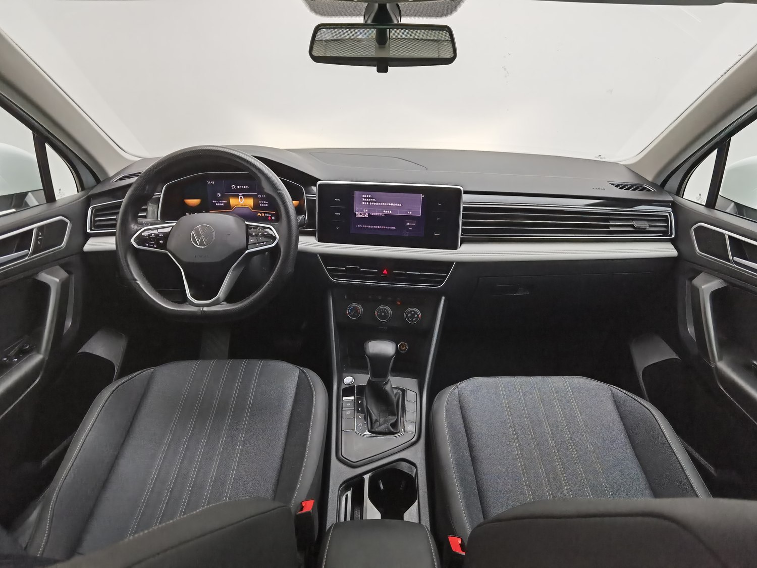 Used Volkswagen Tiguan L 2023 2.0 AT
