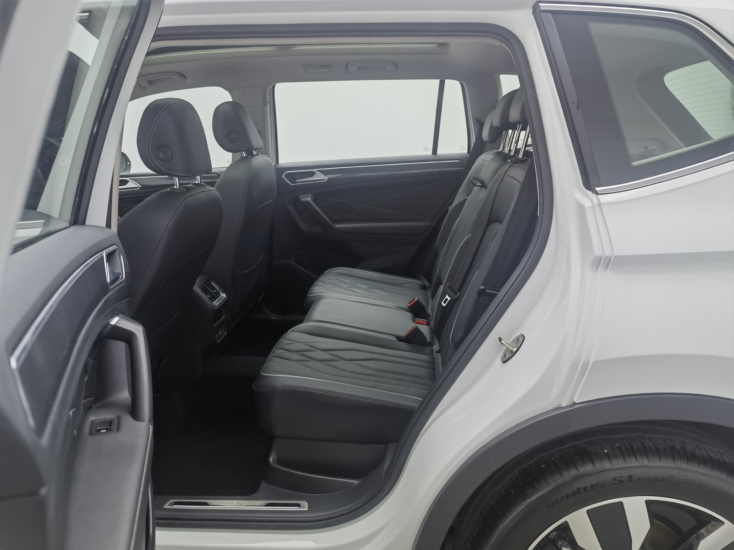Used Volkswagen Tiguan L 2024 2.0 AT