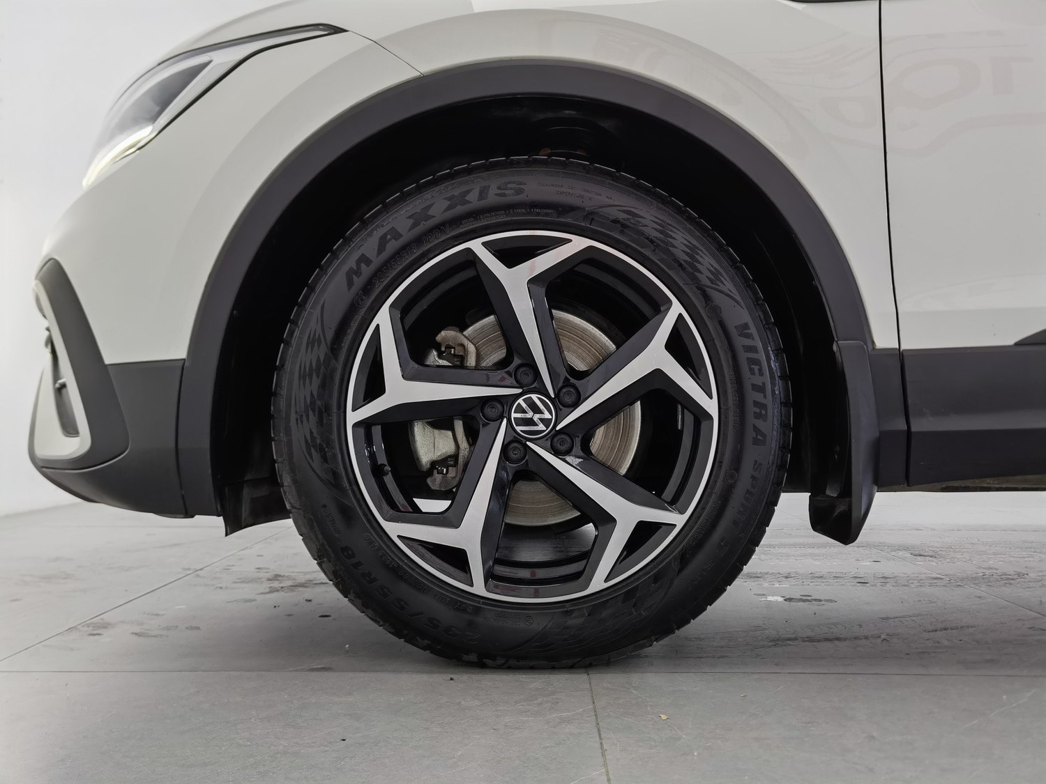 Used Volkswagen Tiguan L 2023 2.0 AT