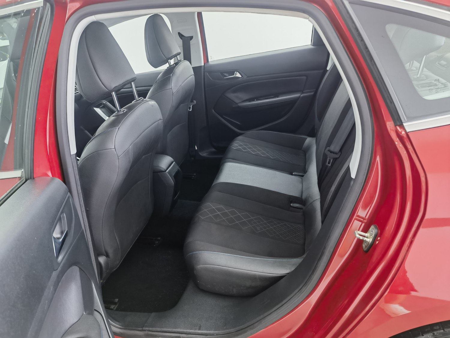 Used Peugeot 308 2016 1.2 AT