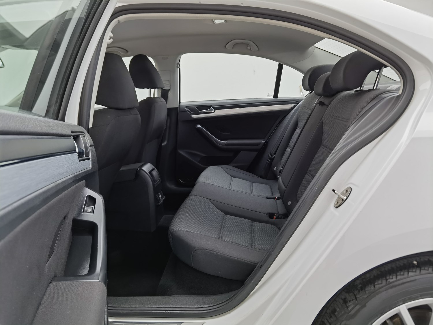 Used Volkswagen Sagitar 2015 1.6 MT