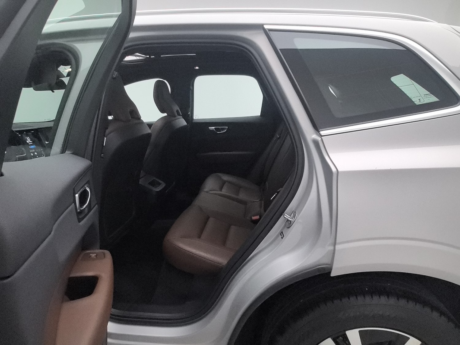 Used Volvo XC60 2024 2.0 AT