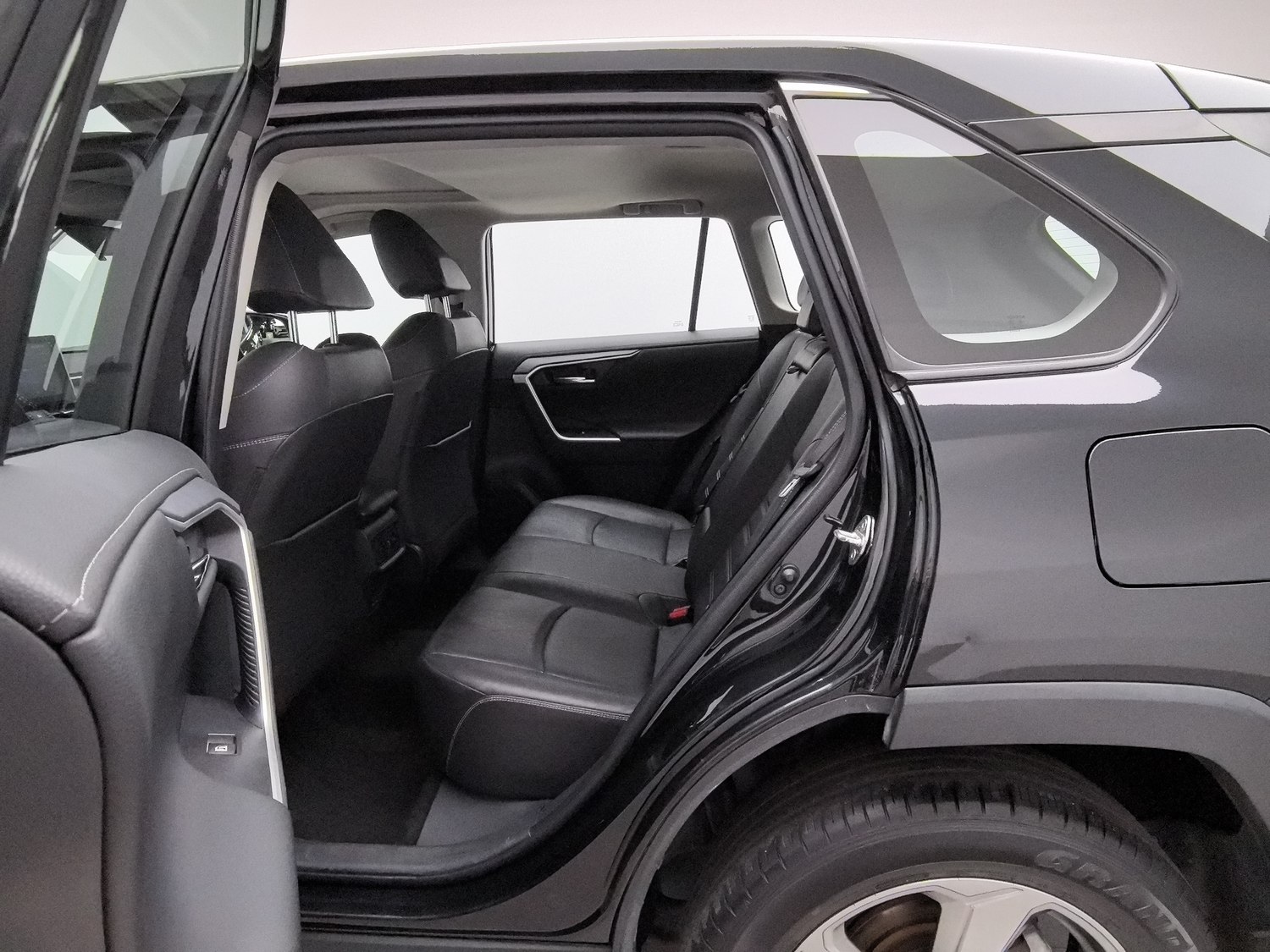 Used Toyota RAV4 2021 2.0 AT