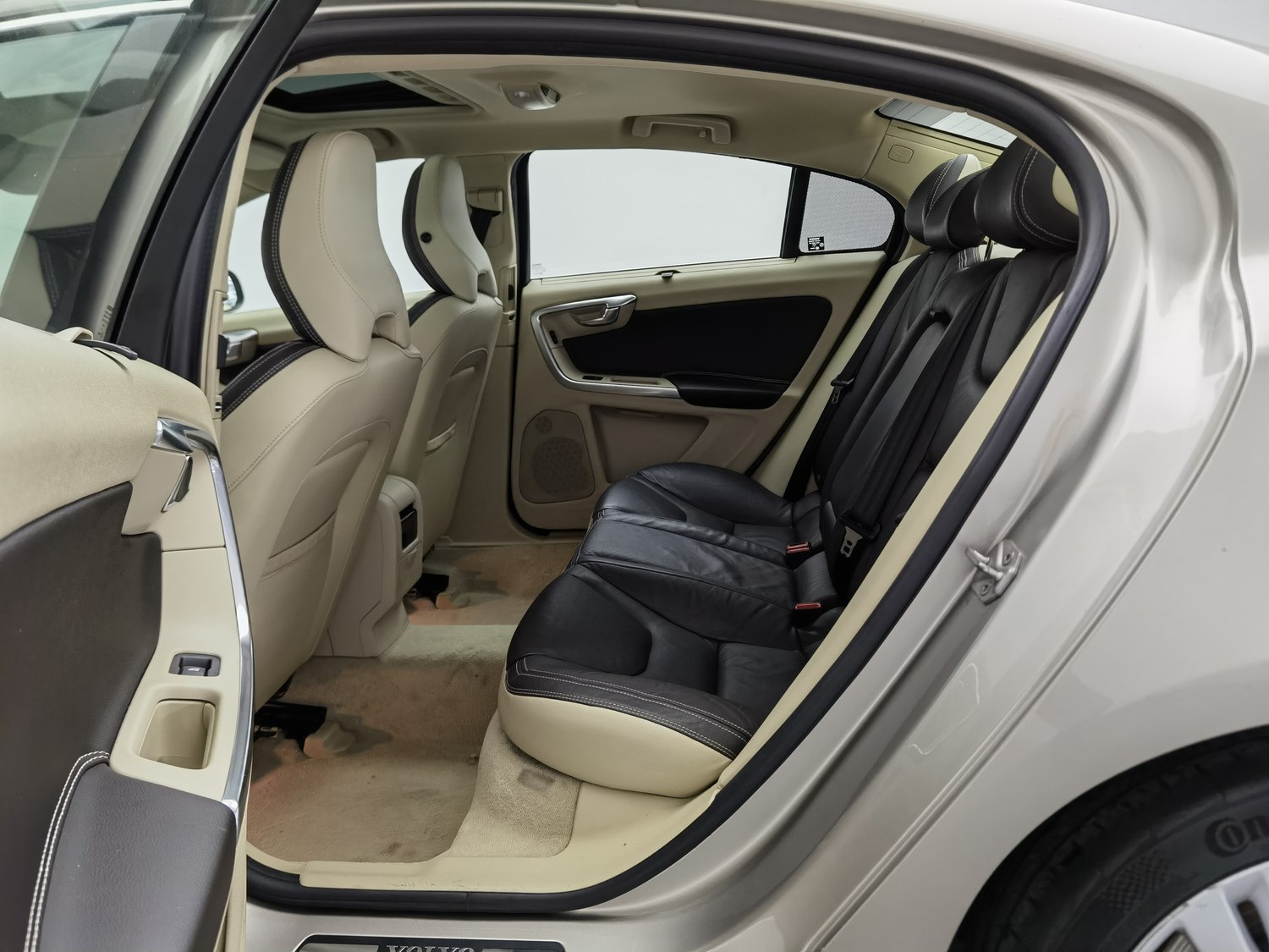 Used Volvo S60 2015 2.0 AT