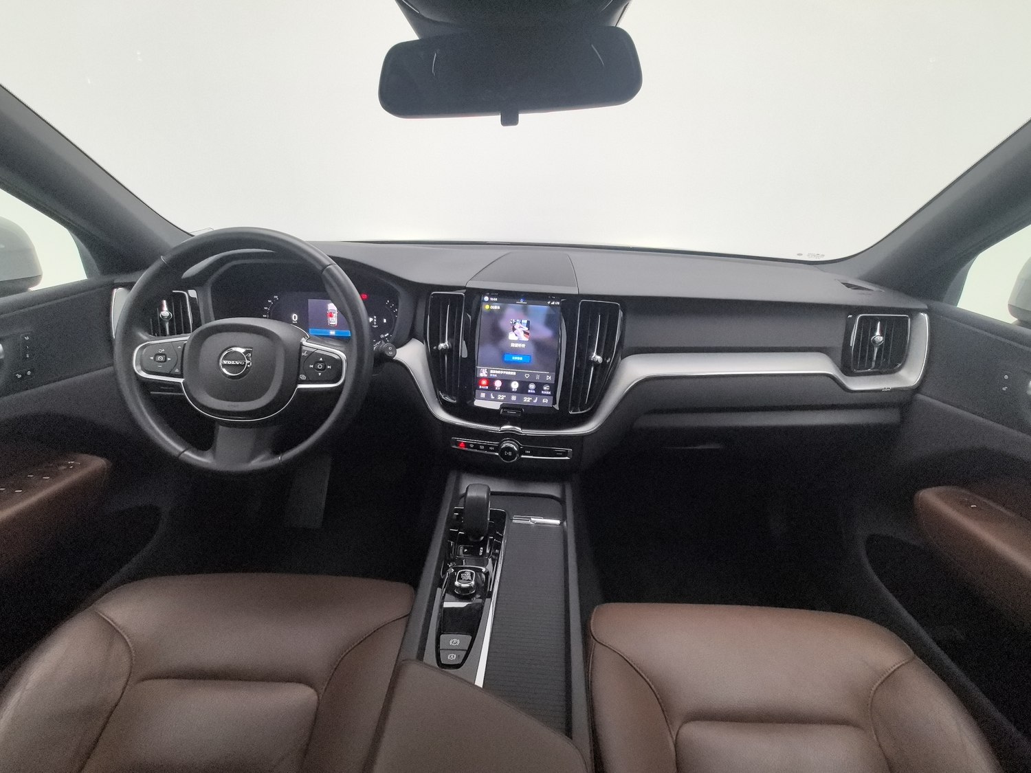 Used Volvo XC60 2024 2.0 AT