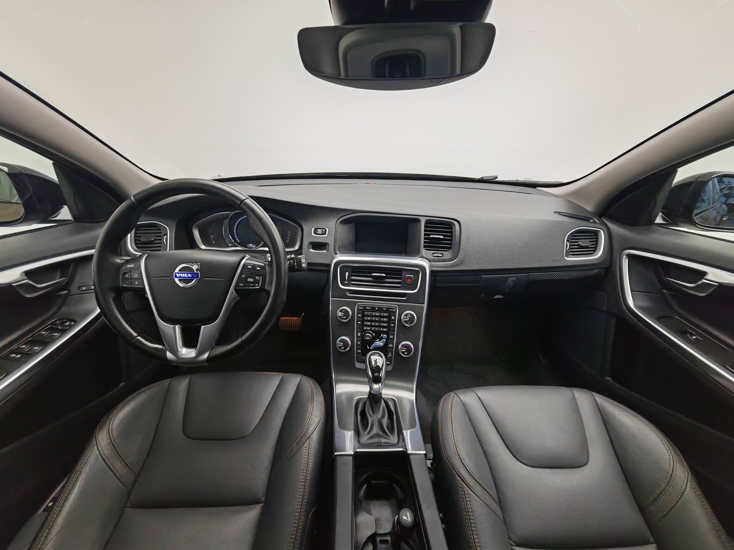 Used Volvo V60 2016 2.5 AT