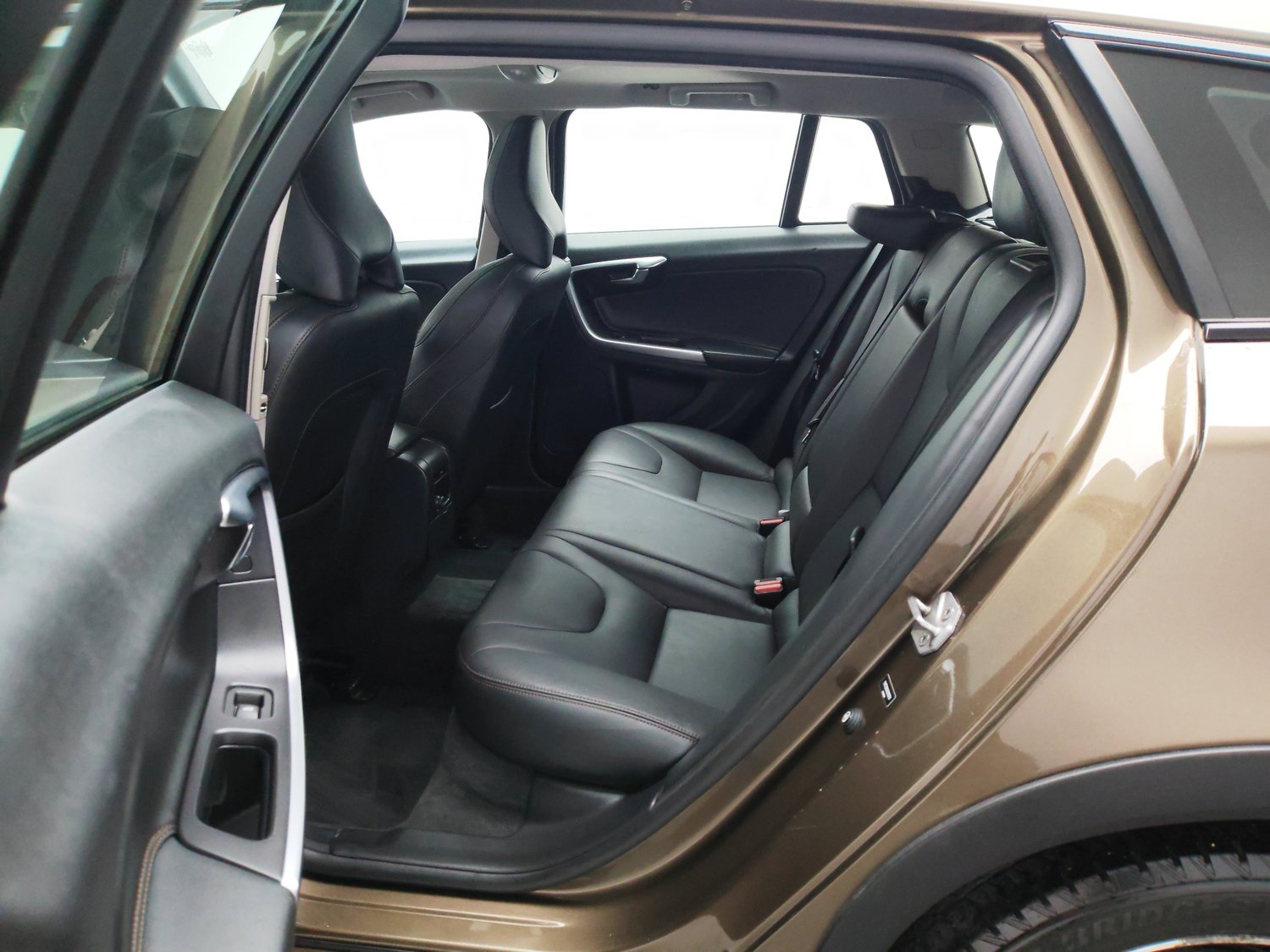 Used Volvo V60 2016 2.5 AT