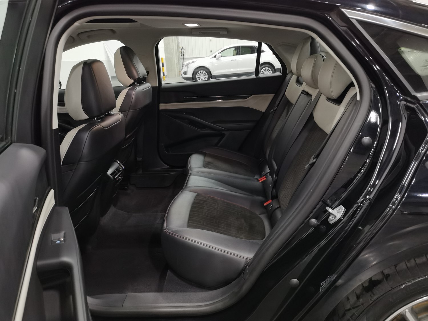 Used Ford Mondeo 2022 2.0 AT