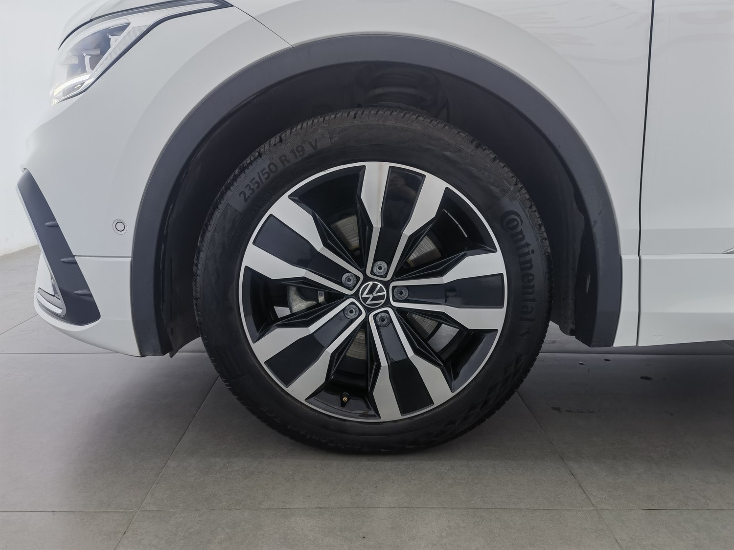 Used Volkswagen Tiguan L 2024 2.0 AT