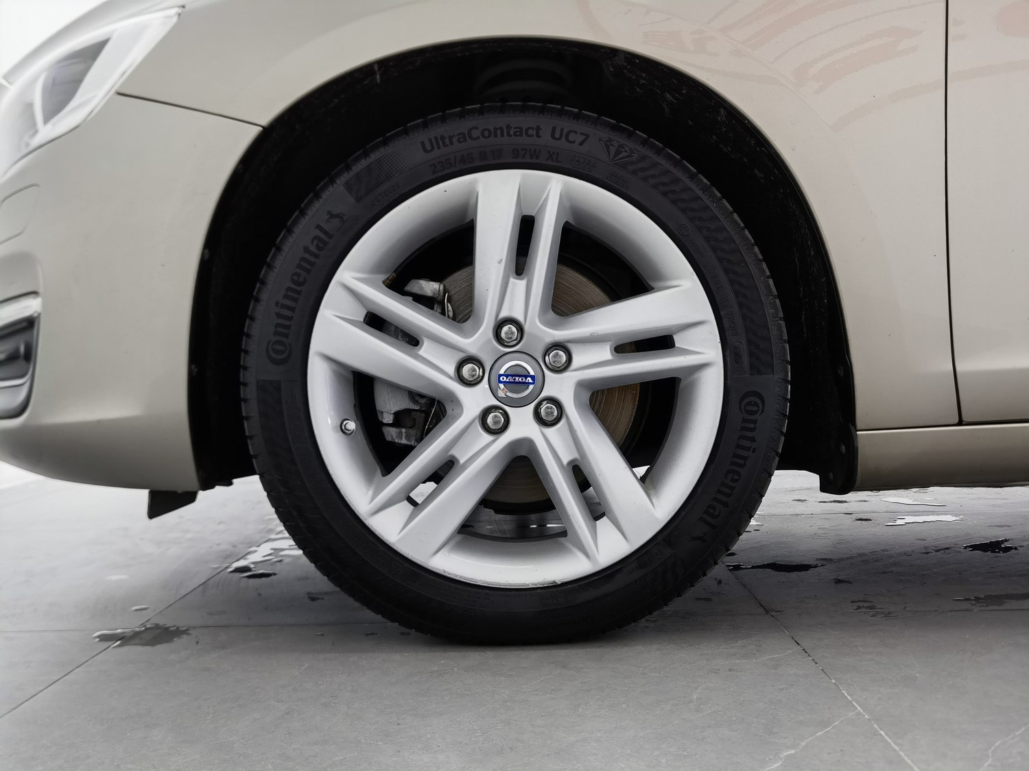 Used Volvo S60 2015 2.0 AT