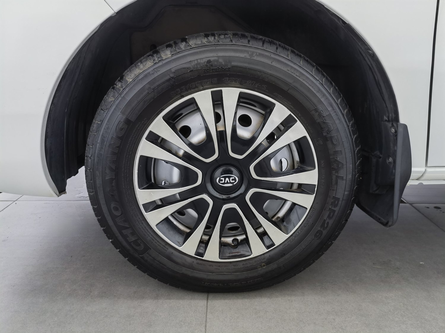 Used JAC Refine M3 2023 1.5 MT