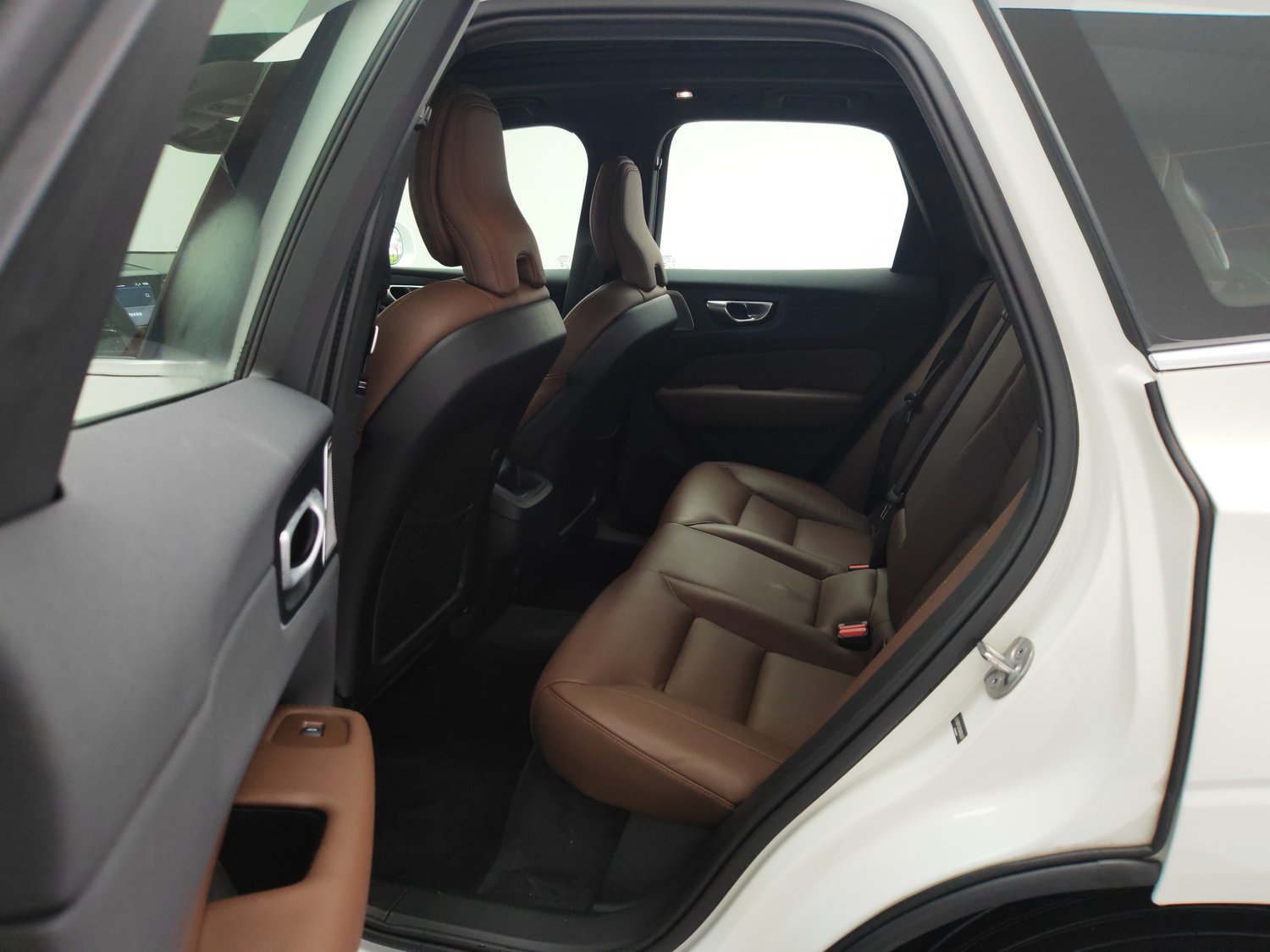 Used Volvo XC60 2024 2.0 AT