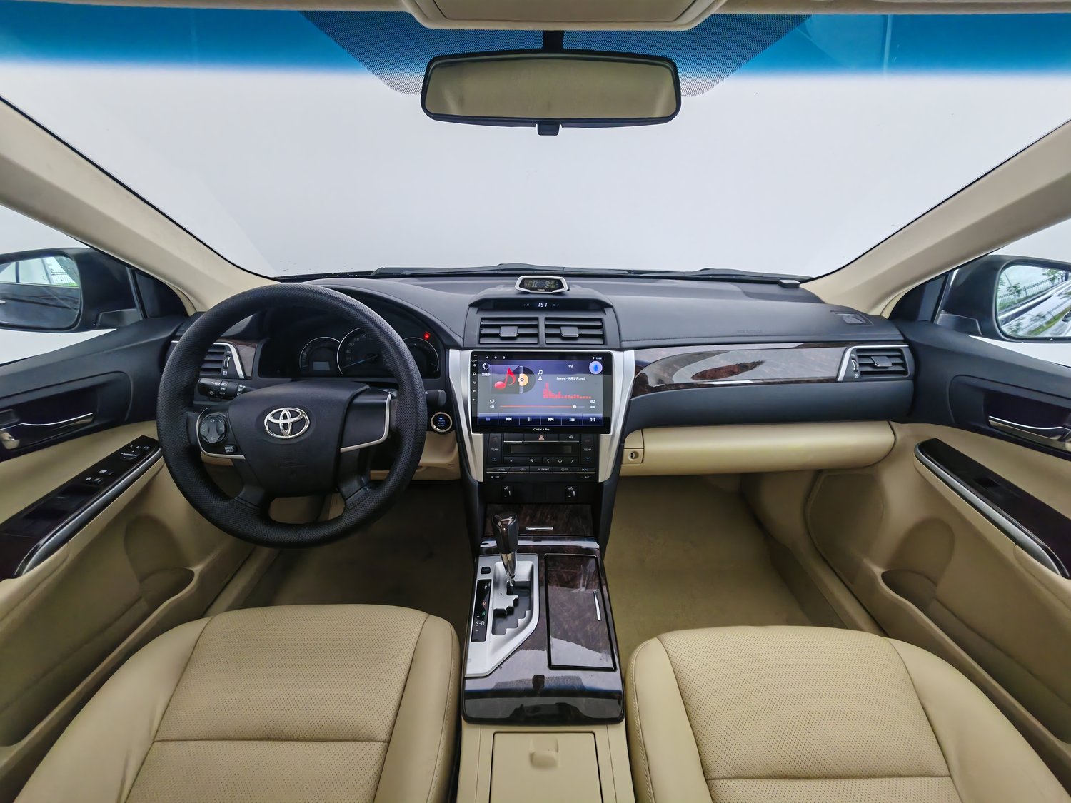 Used Toyota Camry 2015 2.0 AT