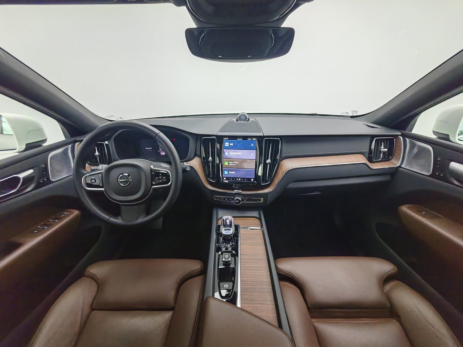Used Volvo XC60 2024 2.0 AT
