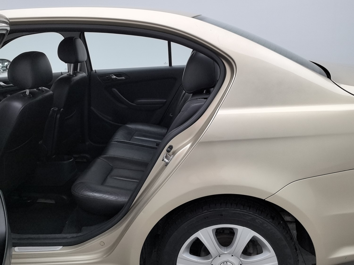 Used Volkswagen Lavida 2011 1.6 MT